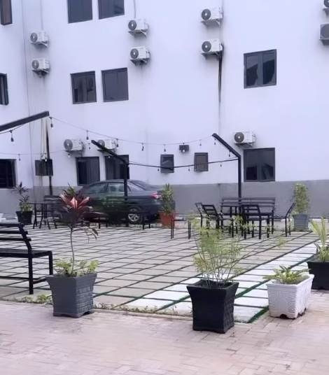 Wrace Hall & Court courtyard